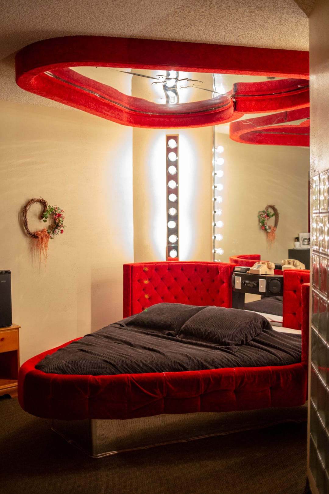 Themed hotel rooms near you | Roadtrippers