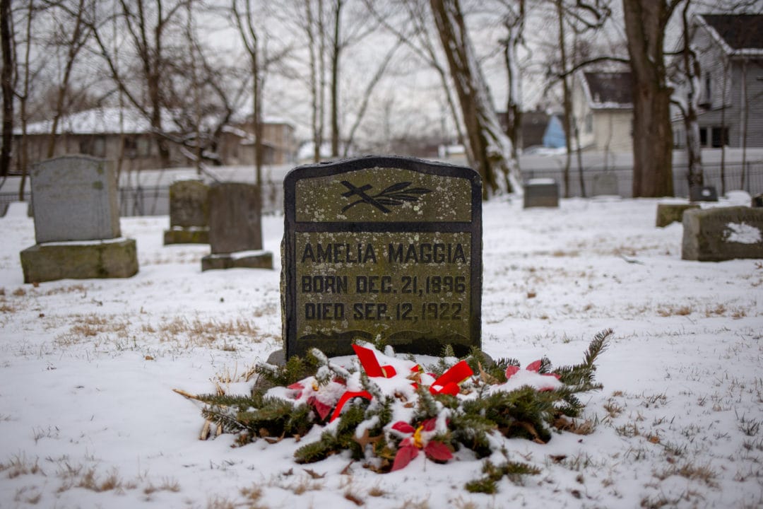 Amelia Maggia's gravestone 