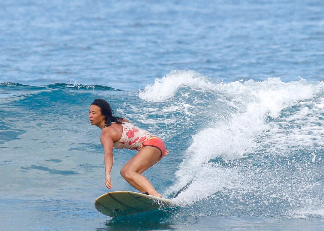 Miho Aida surfing