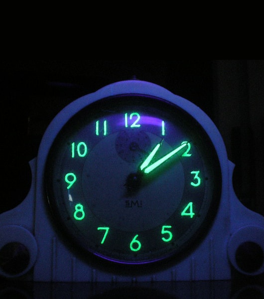 A clock face with glow in the dark numbers