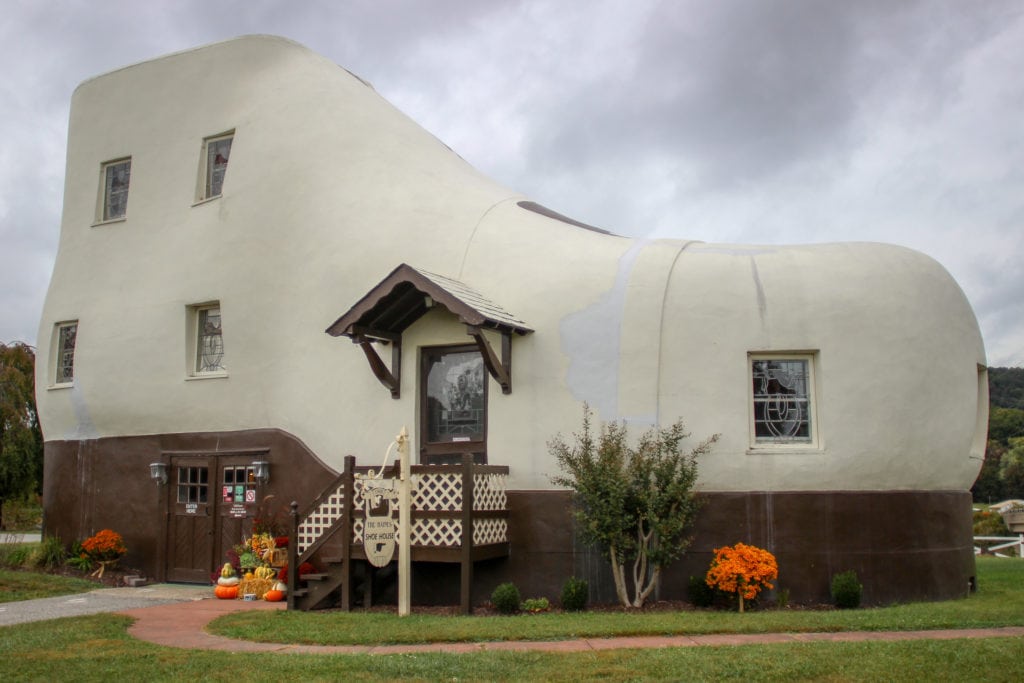 A full side view of the shoe house