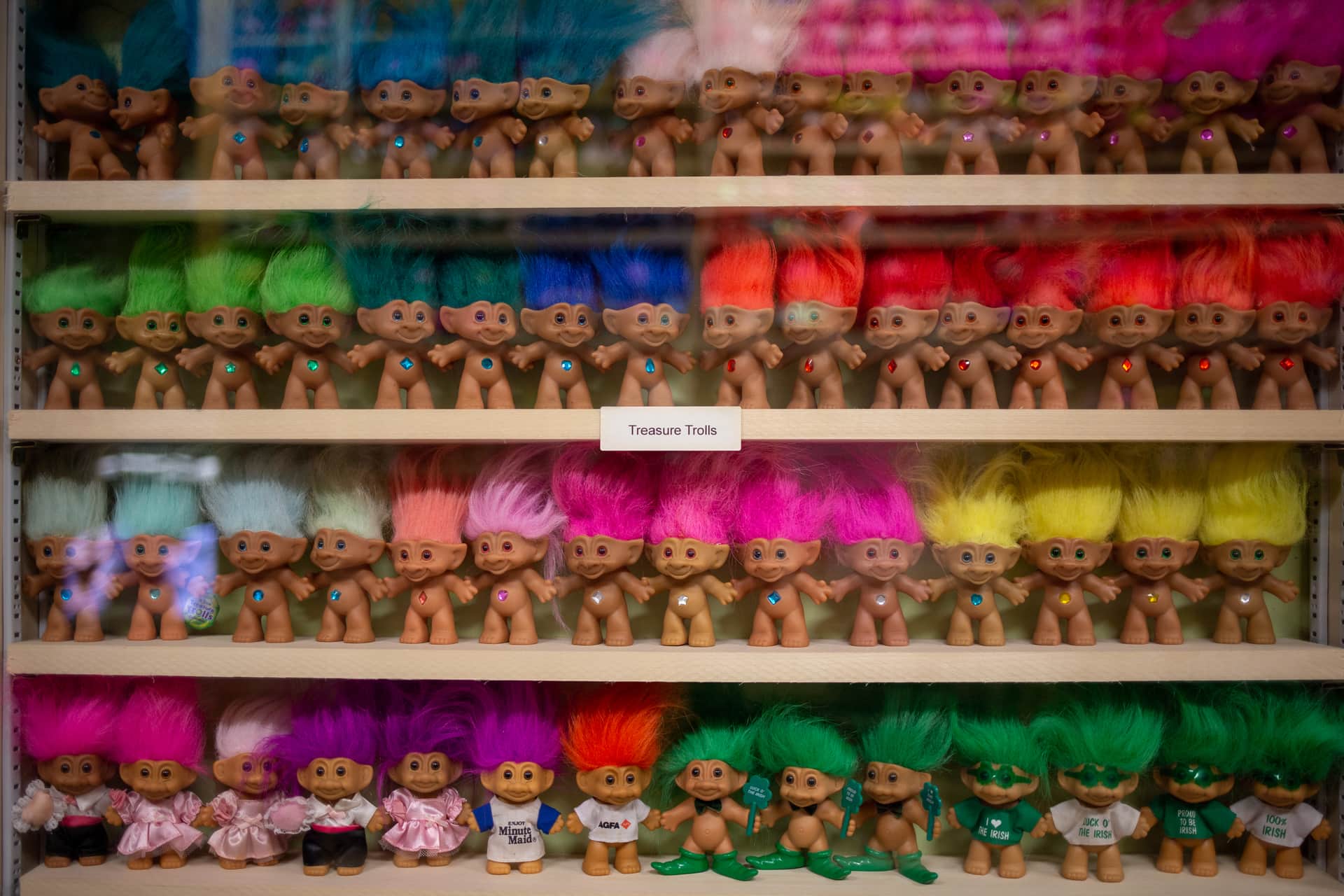 Trolls store and dolls