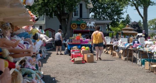Weird wares and friendly faces: The World’s Longest Yard Sale spans six states and 690 miles