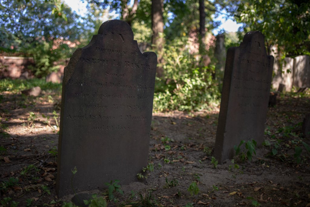 The cemetery contains Rikers and their descendants.