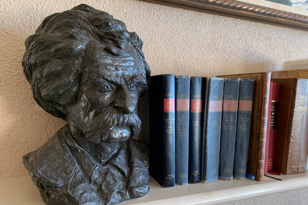 A bust of Mark Twain.