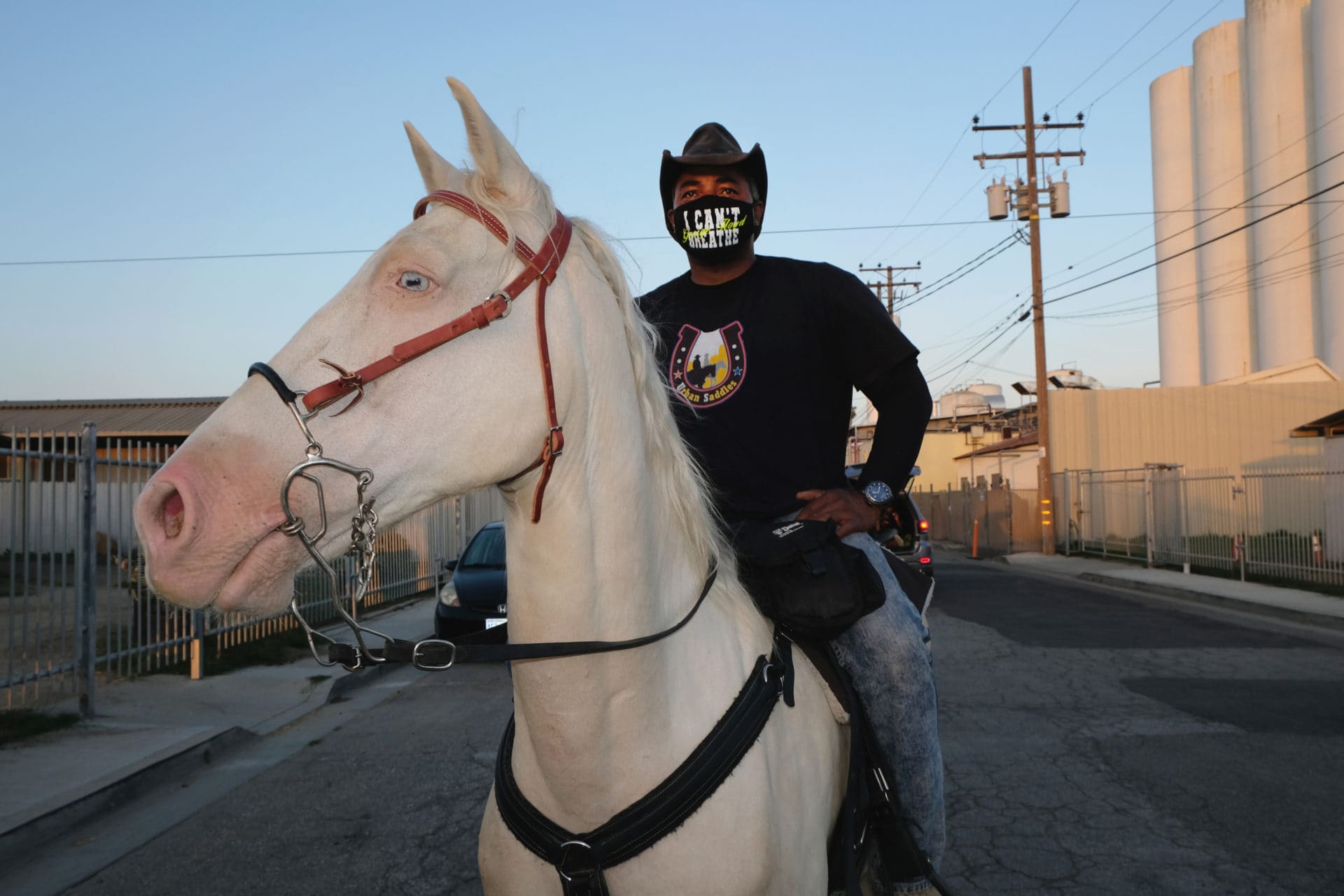 Featherstone and King head out to the Juneteenth celebration. Featherstone wears a face mask to comply with CDC guidelines. The mask is printed with George Floyd’s last words: “I can’t breathe.”