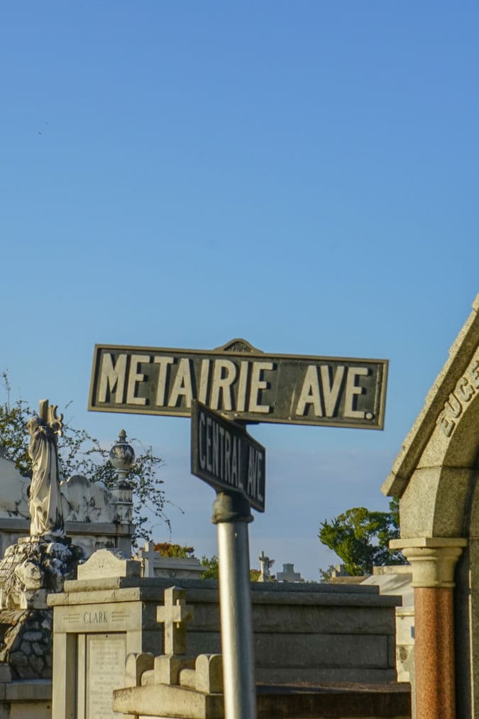 Metairie Avenue sign.