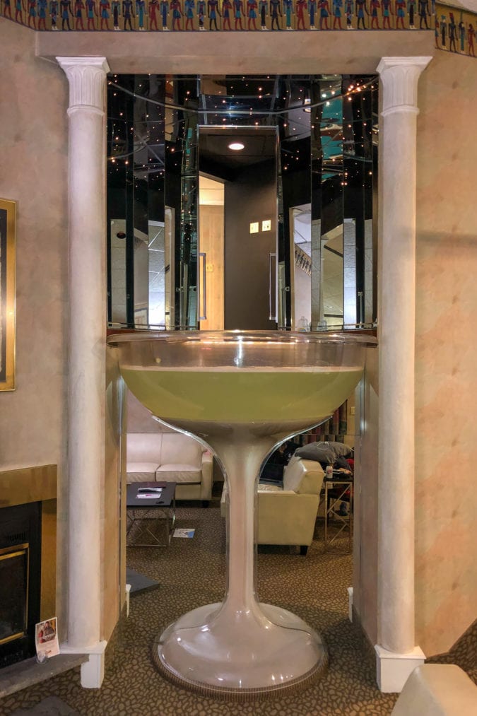 A full champagne glass tub.