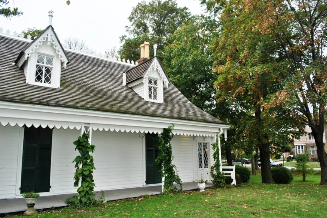 a white cottage style home