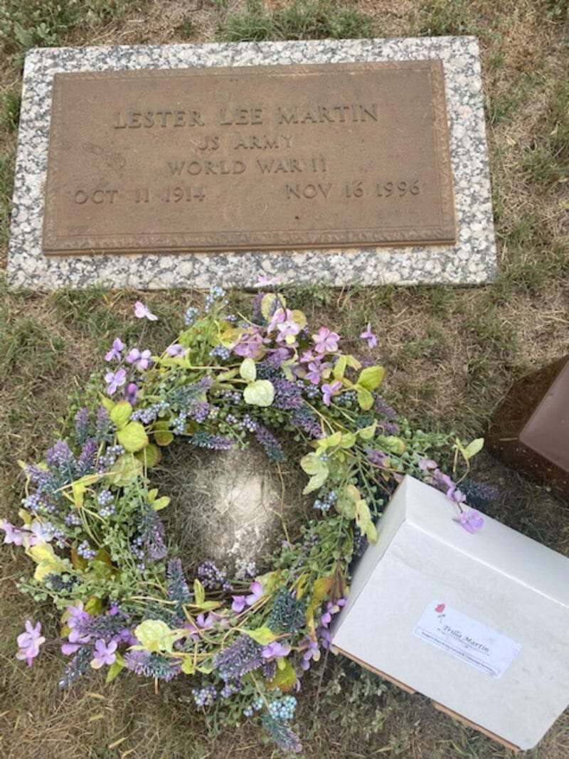 A gravestone reads "Lester Lee Martin, US Army, World War II. Oct. 11, 1914 - Nov. 16, 1996"