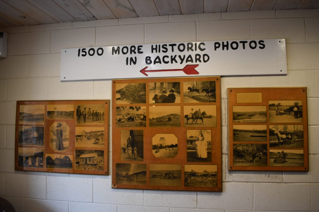 A sign indicated that there are 1,500 more photos to discover in the backyard of Wall Drug.