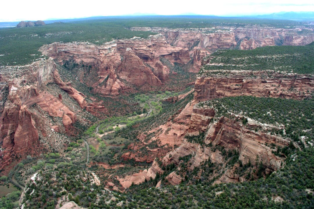  The dramatic sandstone cliffs of Canyon de Chelly in Colorado