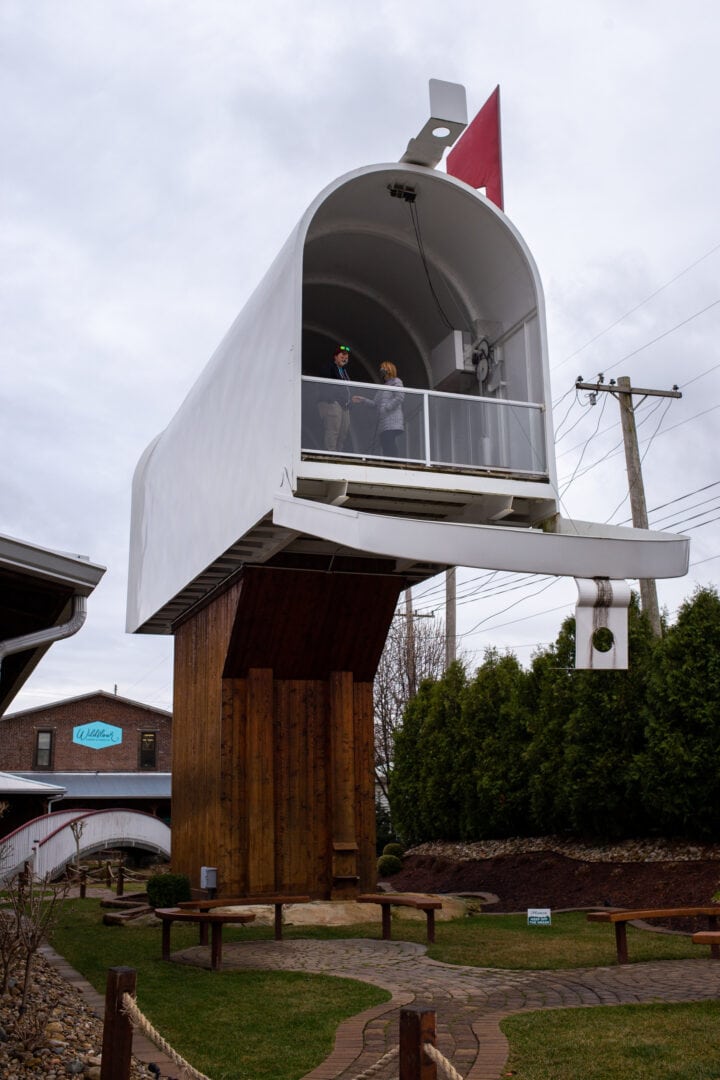 12 of the ‘World’s Largest’ things tower over the small town of Casey ...