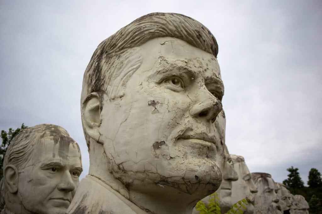 john f kennedy statue crumbling