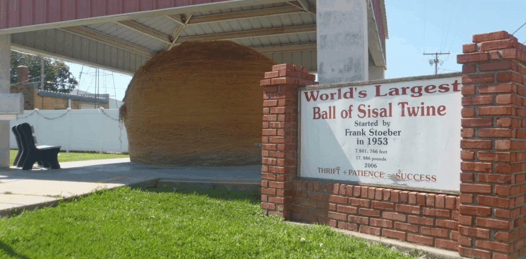 World's Largest Ball of Twine, Kansas
